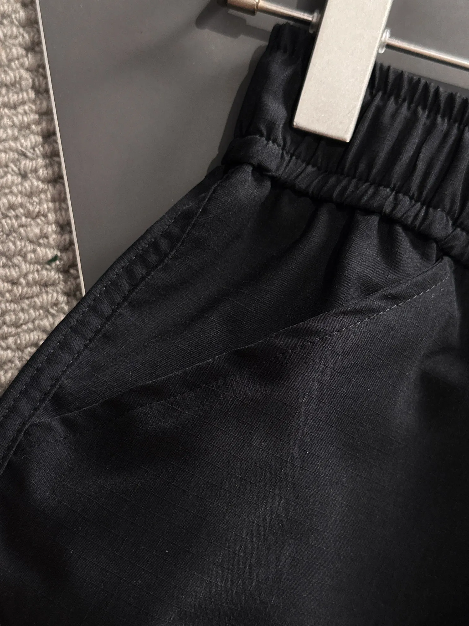 🅿️400 shipped next day Stone lsland/stone island 2025 spring and summer new elastic band casual solid color leggings trousers, trousers hem with two needle stitches, fine and firm stitching, counter-customized fabrics with high breathability and comfort, impeccable details, brand element design concept, reflecting high quality. It feels delicate and soft! It presents a casual cut and the upper body shape is great! Size: M-3XXL